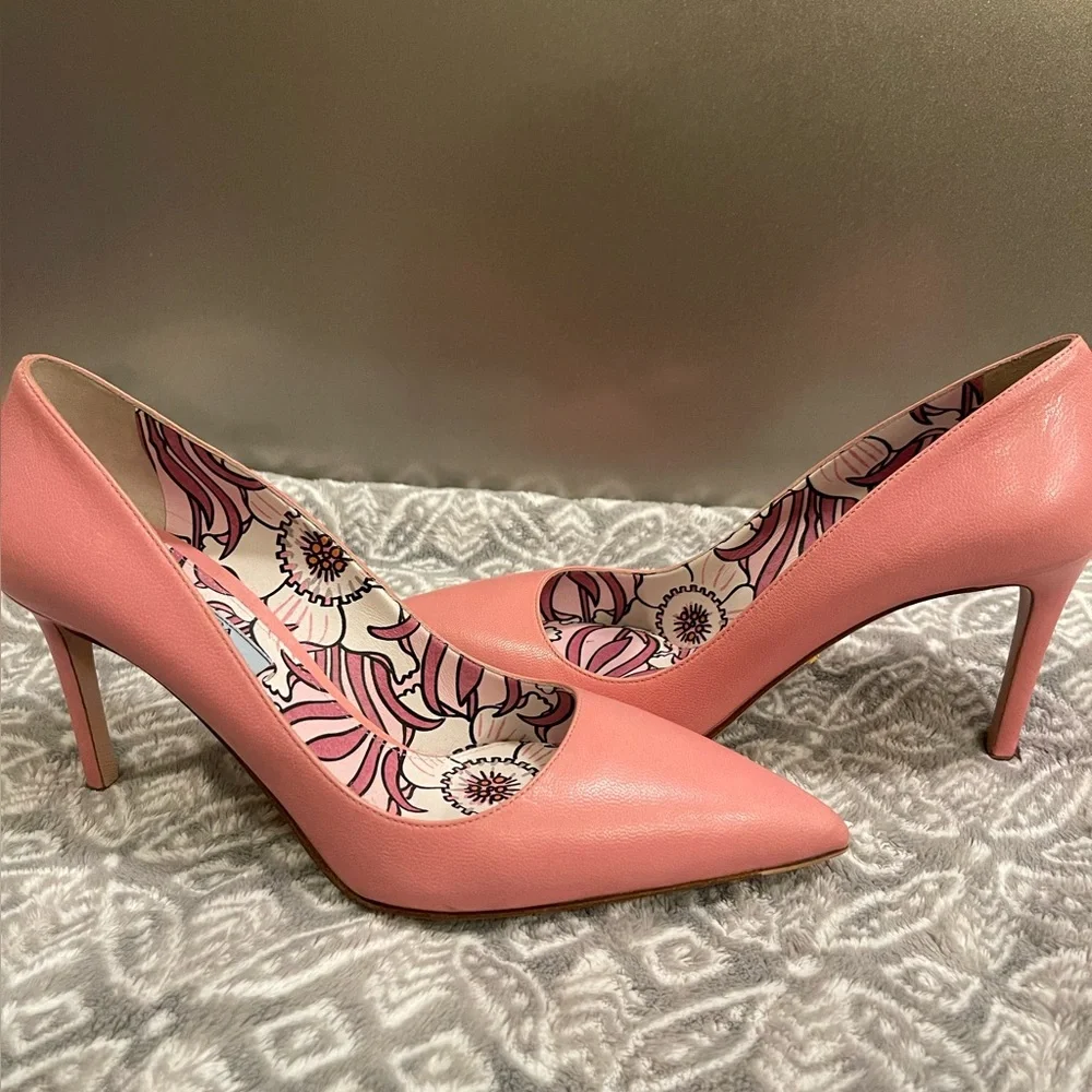 Prada Beige Pink Leather Classic Pointy
Toe Pumps - Picture 3 of 10